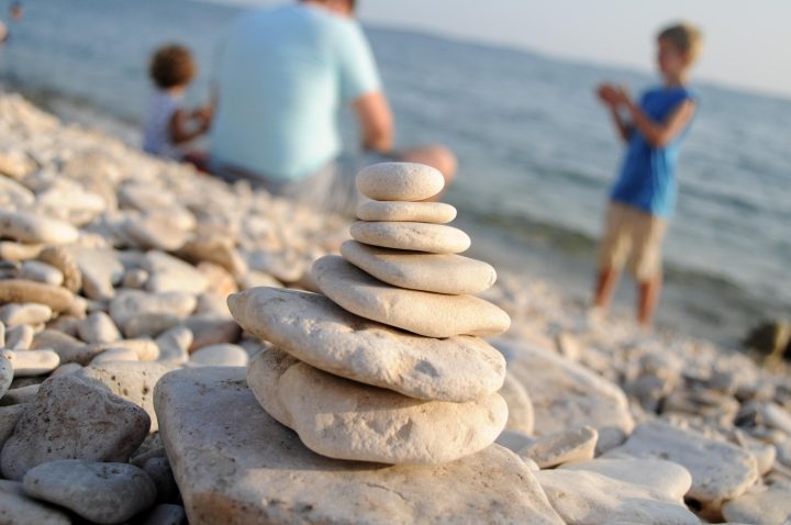 Otroke učimo že od malih nog pravilnega bontona na plaži. Foto: Profimedia